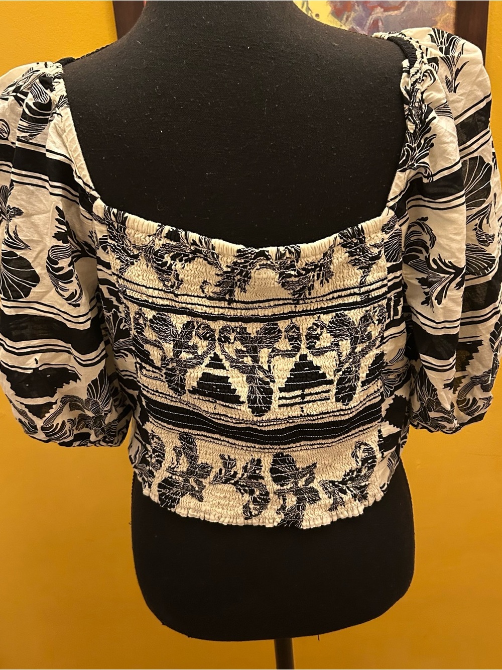 Express Linen Black Cream Shells Scrolls Puff Sleeve Crossover Crop Top Size XL - Picture 2 of 3